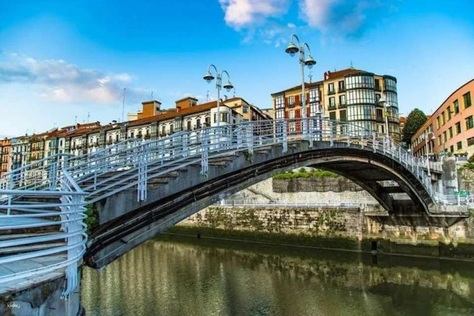 Guided tour of Dragonstone and Bilbao from San Sebastian