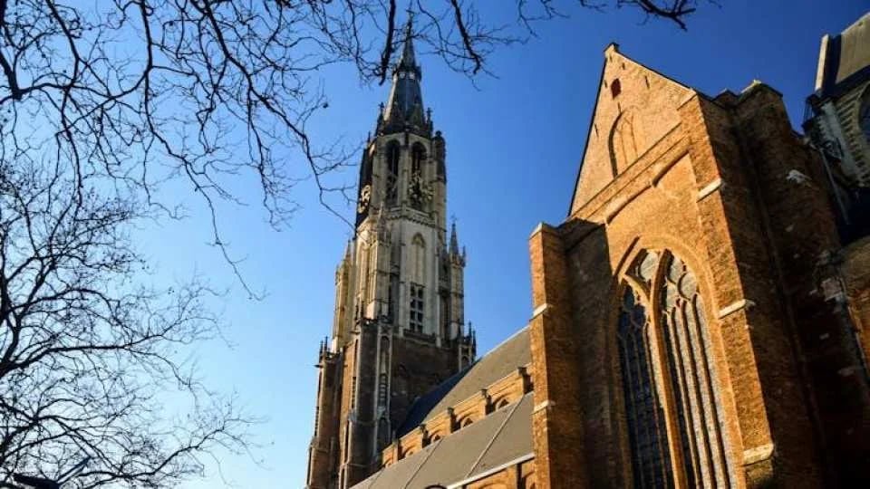 Self-guided Discovery Walk in Delft secret alleys and blue ceramics