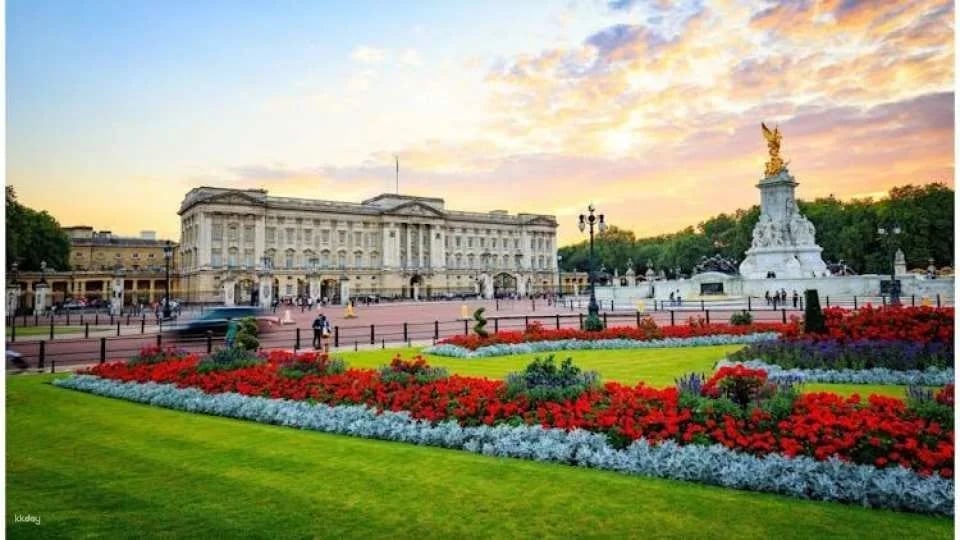 Royal London tour with Changing of Guard and optional river cruise