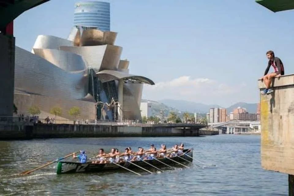 Bilbao and Guggenheim Museum small-group tour from Vitoria