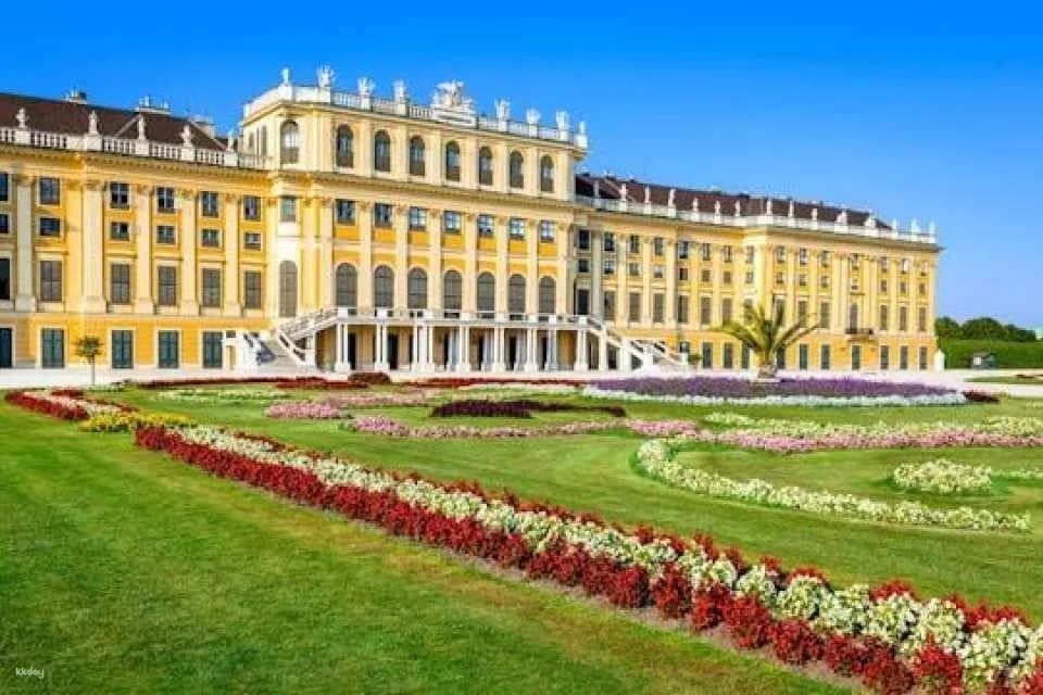 Skip-the-Line Schönbrunn Palace and Gardens with Guide in Spanish (612834)