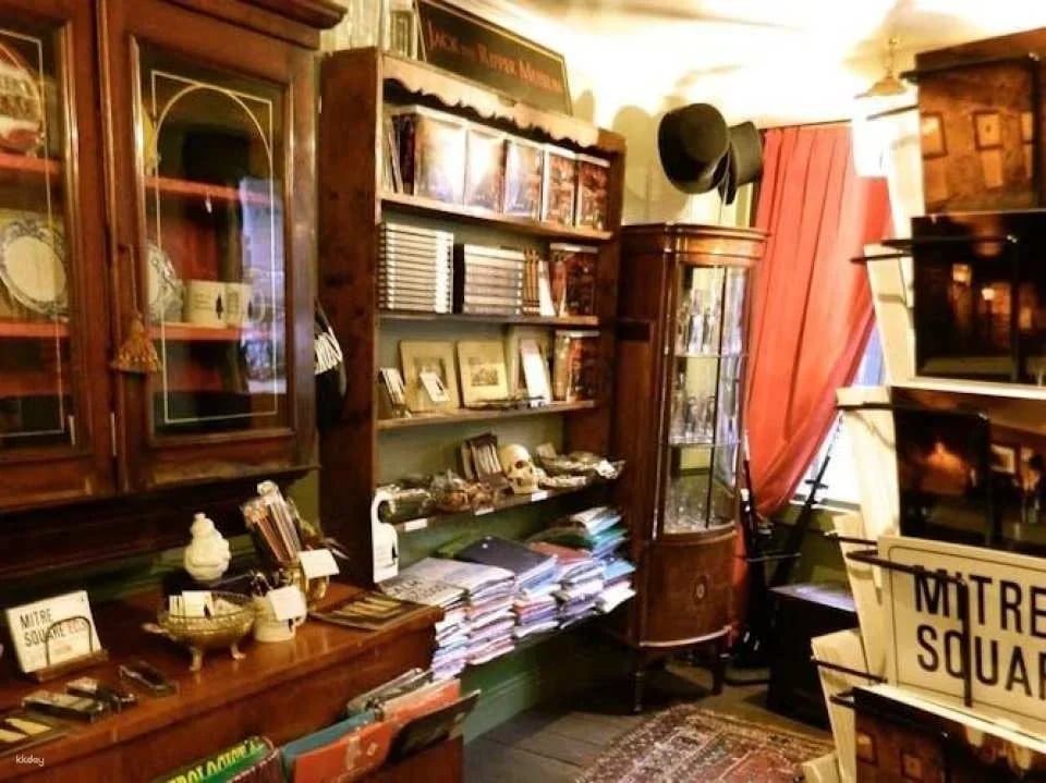 London Walking Tour with Entrance to the Jack the Ripper Museum