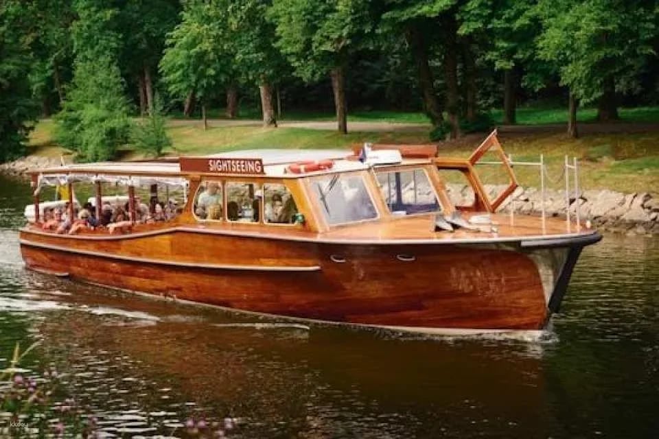 Guided tour of the Stockholm archipelago by classic wooden boat