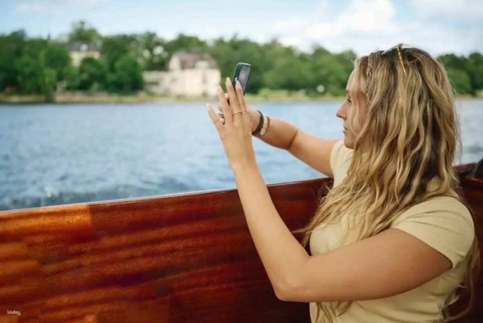 Guided tour of the Stockholm archipelago by classic wooden boat