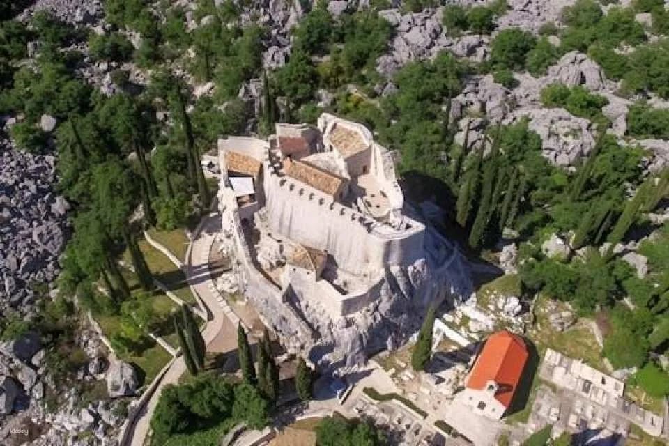 Konavle and Falcon Fortress half-day tour with lunch