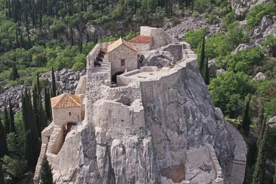 Konavle and Falcon Fortress half-day tour with lunch
