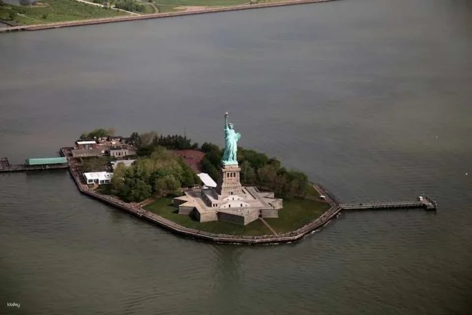 Statue of Liberty and Immigration Museum with Ferry and Audio Guide