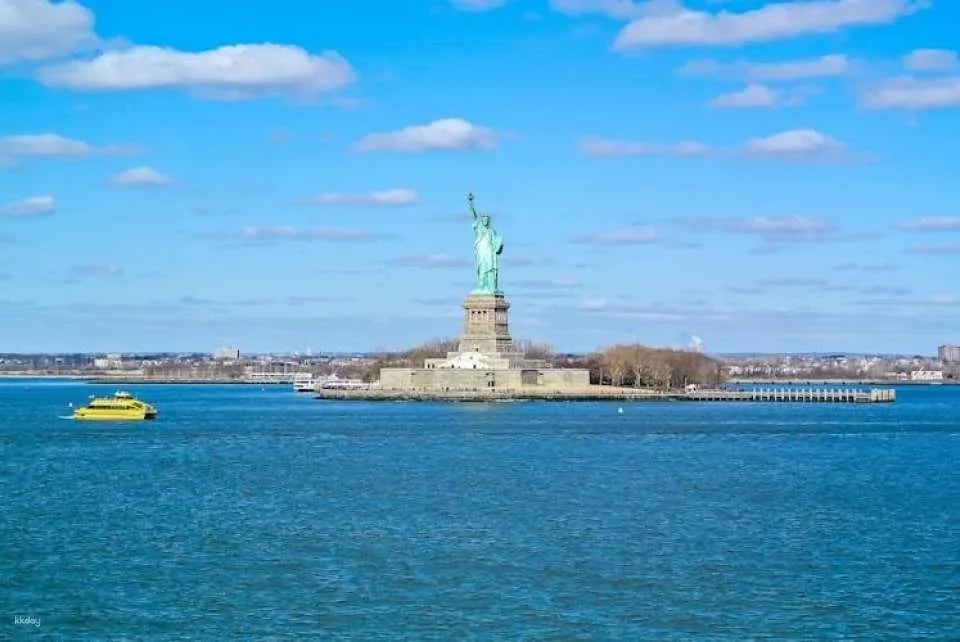 Statue of Liberty and Immigration Museum with Ferry and Audio Guide