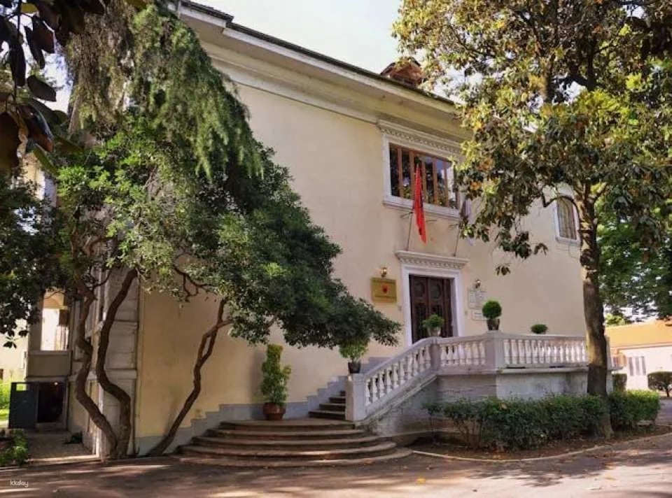Tirana guided walking tour