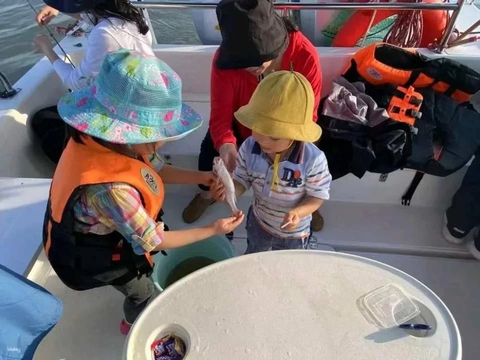 Xiamen Sailing Experience (Sailing and Surfing + Free Upgrade to a Sailing Boat + Accident Insurance Included + Free Glasses + Waterproof Bag + Sun Protection Arms)