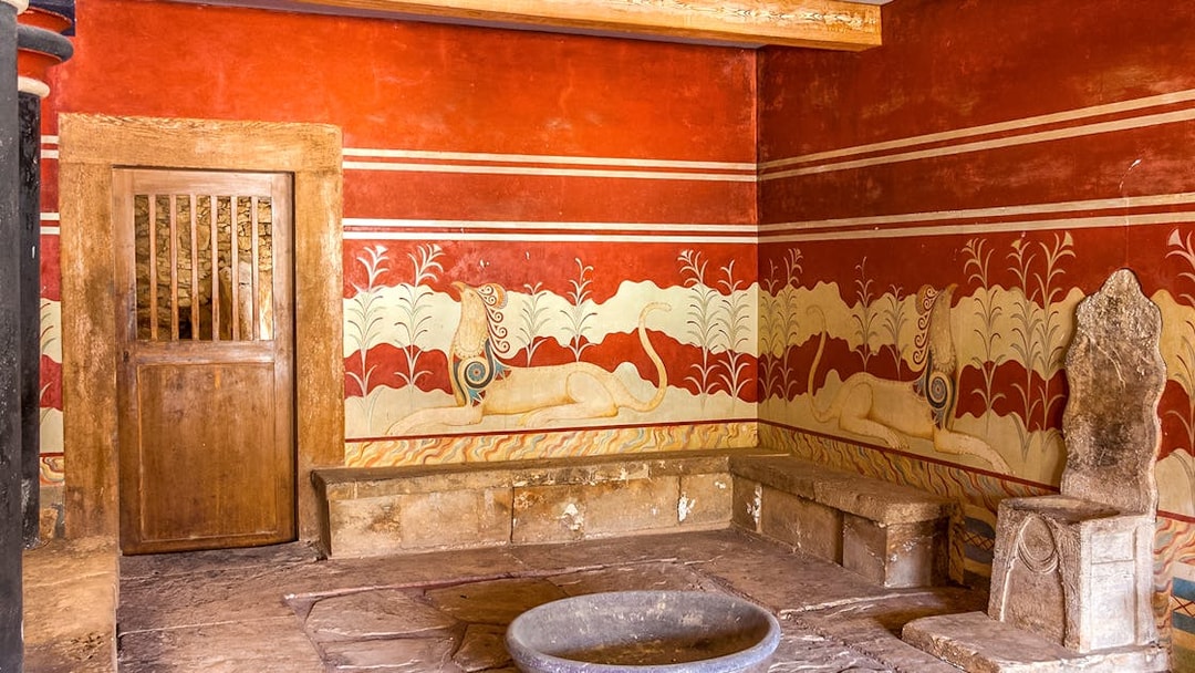 King's chamber of Knossos with frescoes and stone throne, Crete, Greece.