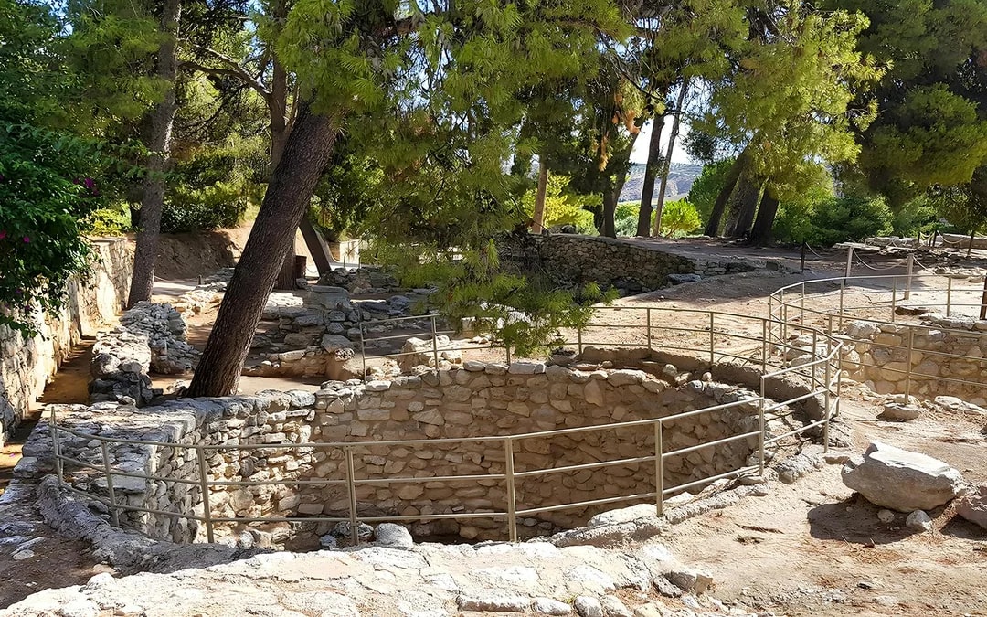 Knossos Palace Small Group Guided Tour with Entry Tickets Image 8