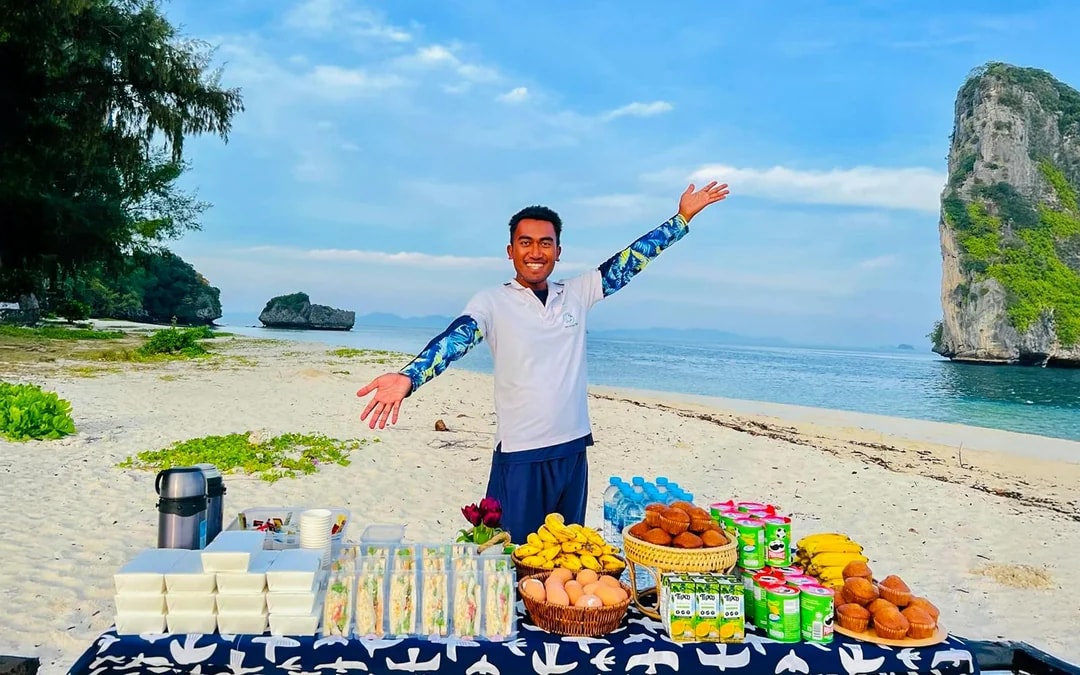 From Krabi: Early Bird Phi Phi & 4 Islands Tour by Speedboat with Breakfast, Lunch & Transfers Image 10