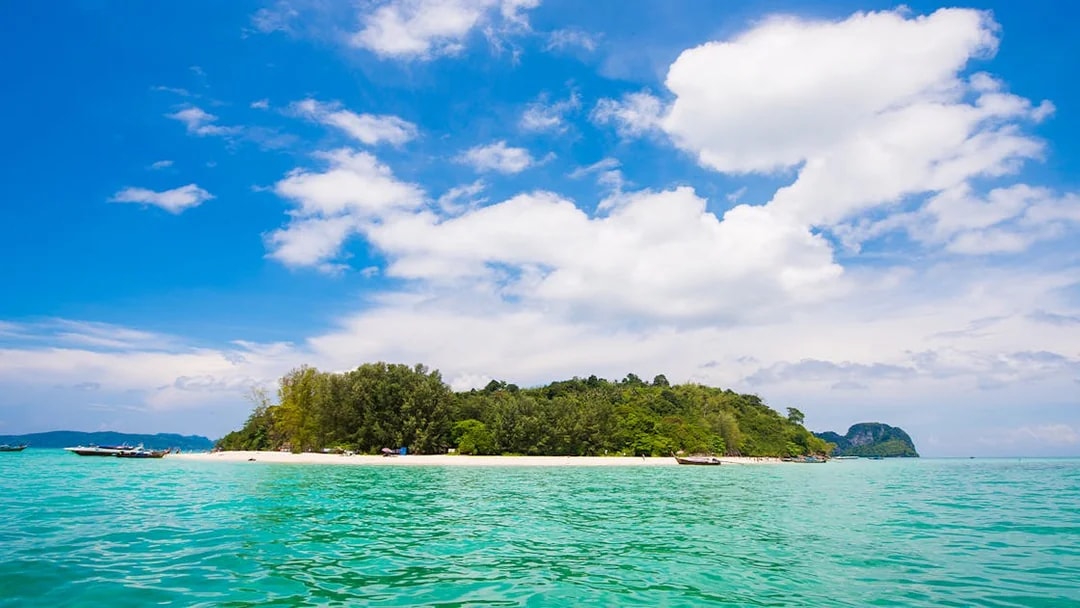Bamboo Island with turquoise waters, part of Phi Phi Islands, Thailand.