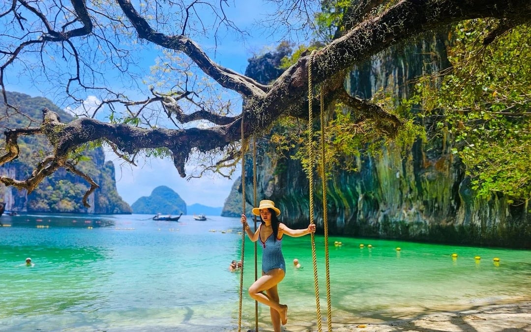 Krabi Private Longtail Boat Island-Hopping Tour from Ao Nang