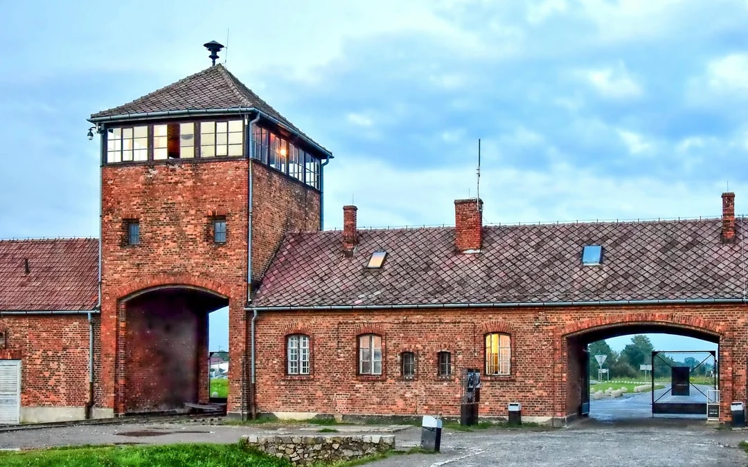  From Krakow: Auschwitz-Birkenau & Wieliczka Salt Mine Guided Tour
 Image 6