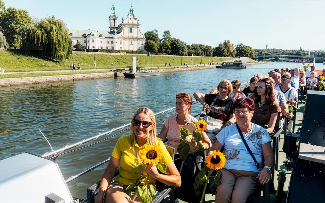 Krakow Vistula River Sightseeing Cruise with Guided Commentary Image 2