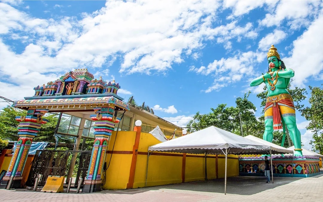 From Kuala Lumpur: Full-Day Tour of Batu Caves & Colmar Tropicale with Transfers Image 9