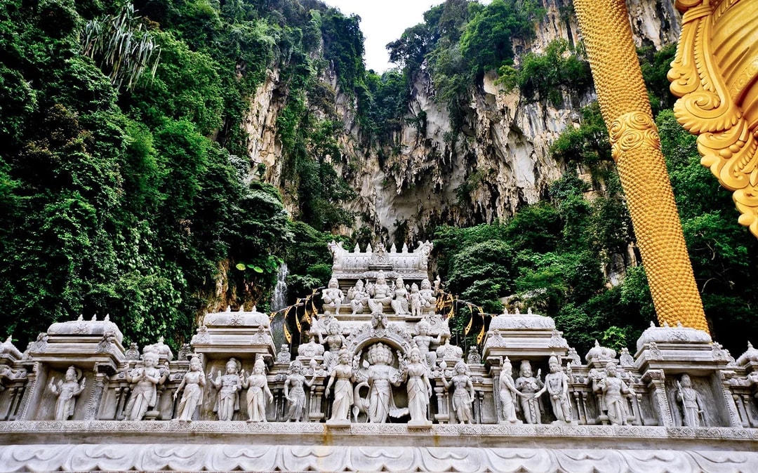 From Kuala Lumpur: Private Half-Day Batu Caves & Cultural Temple Tour with Transfers Image 4