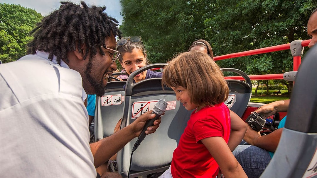 Tour guide interacting with a child on a Los Angeles hop-on hop-off bus tour.