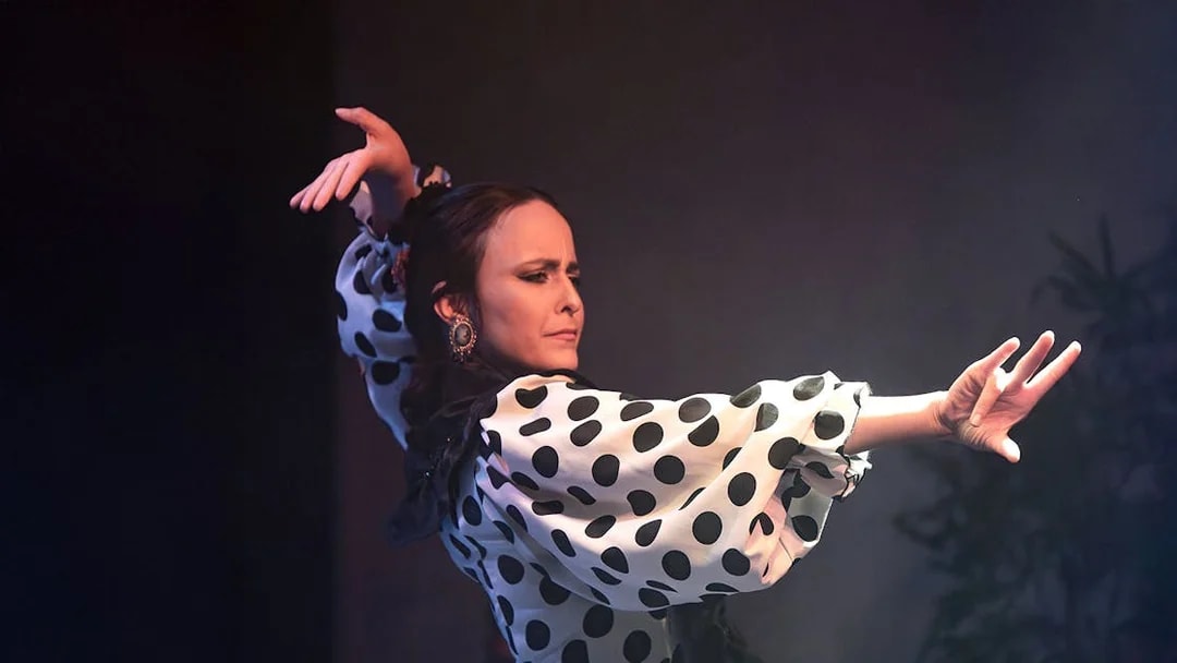 Flamenco dancer performing at Flamenco Laietana in polka dot dress.