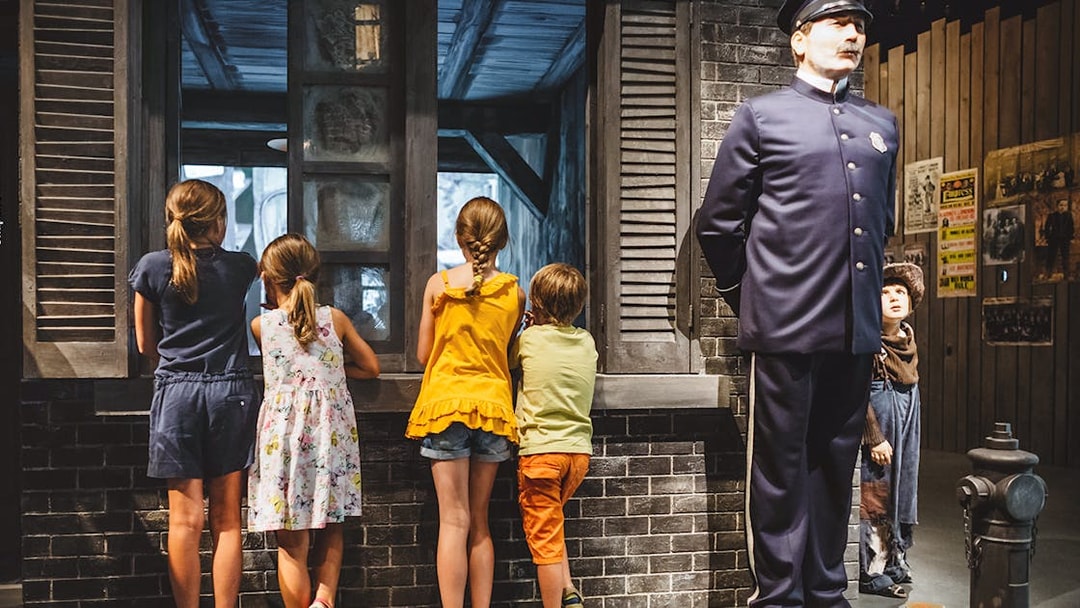 Children observing a display at Chaplin’s World during Lake Geneva tour.