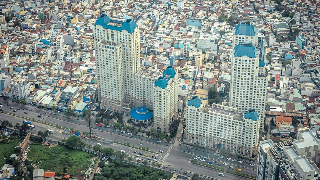Aerial view of Saigon cityscape from Landmark 81, featuring high-rise buildings and busy streets.