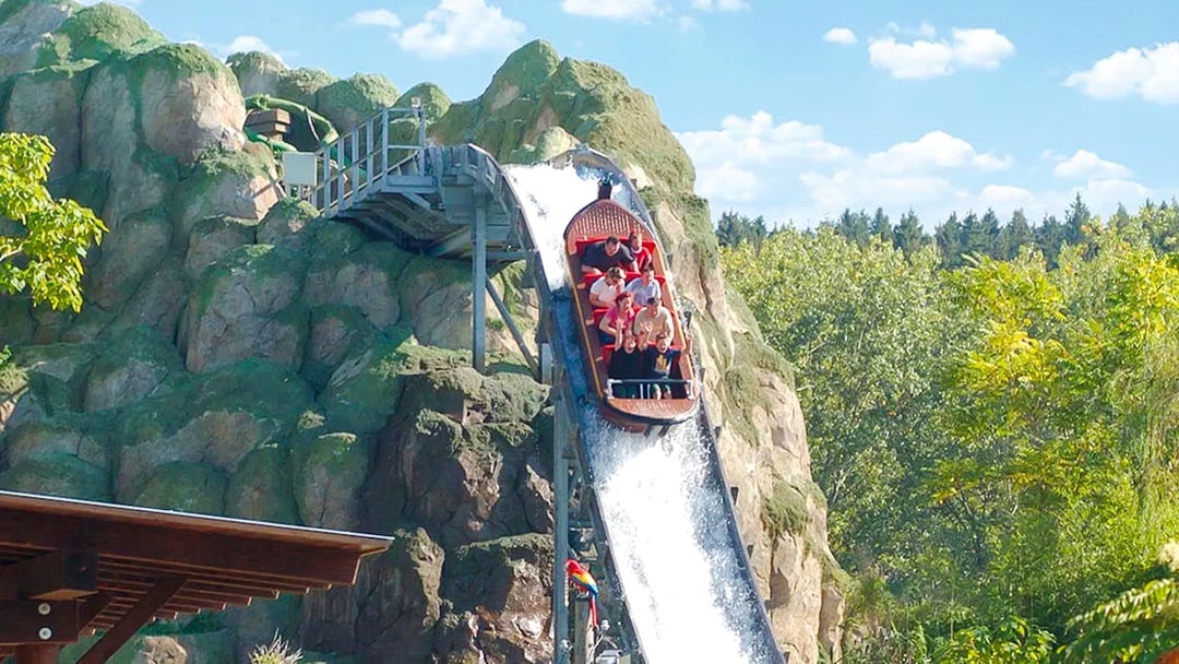Guests on a water ride at LEGOLAND Deutschland.