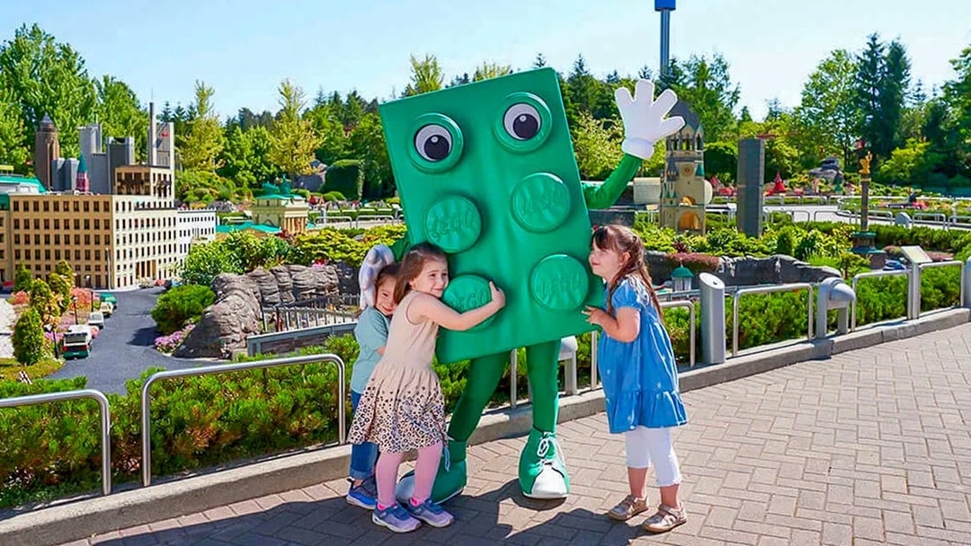 Children hugging a LEGO character at LEGOLAND Deutschland.