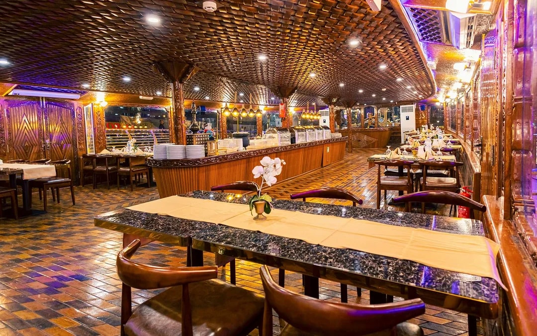 Alexandra VIP Dhow Marina Cruise with Dinner and Entertainment Image 6