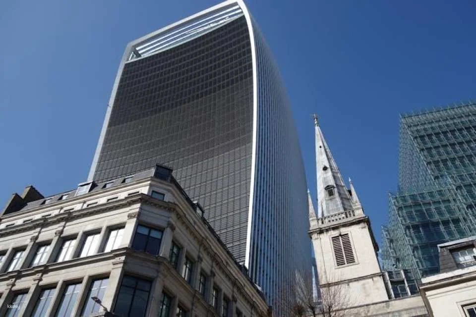 London big city hike through renowned landmarks