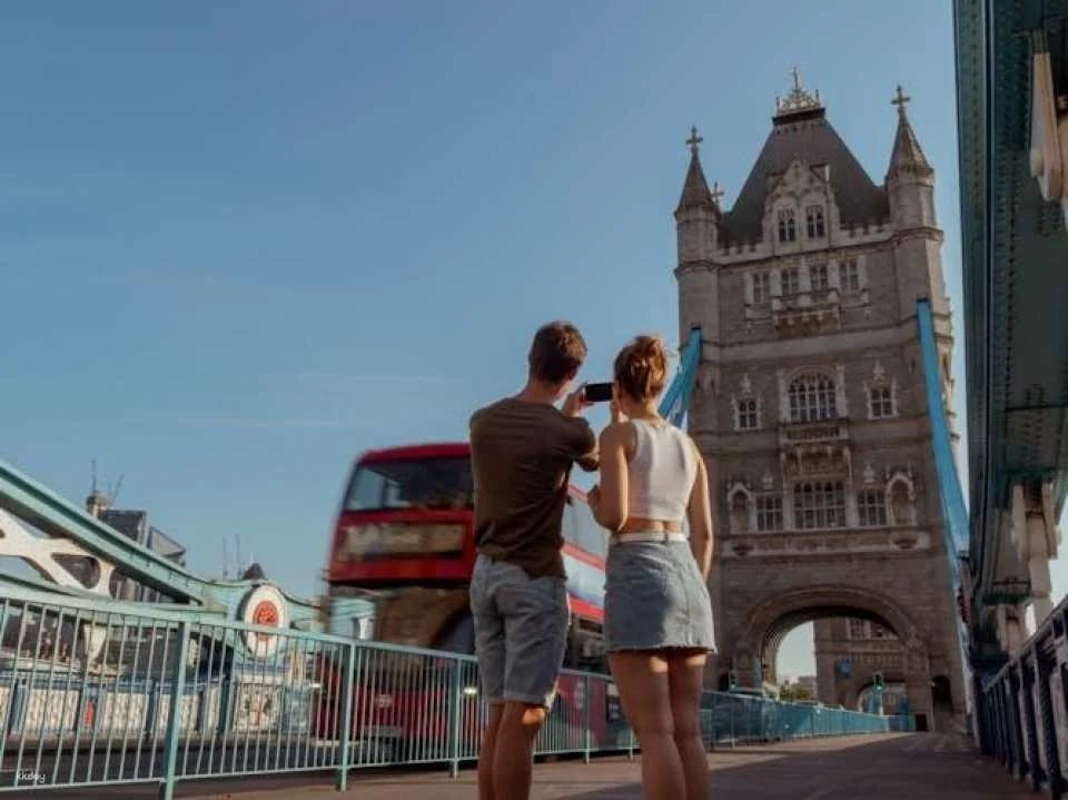 London big city hike through renowned landmarks