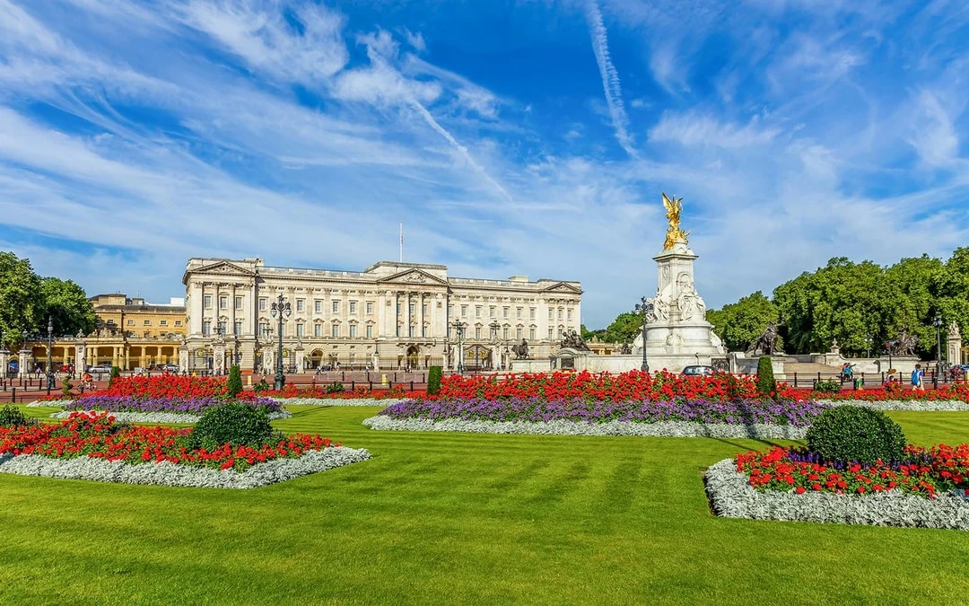 Buckingham Palace & Windsor Castle Full-Day Tour Image 6