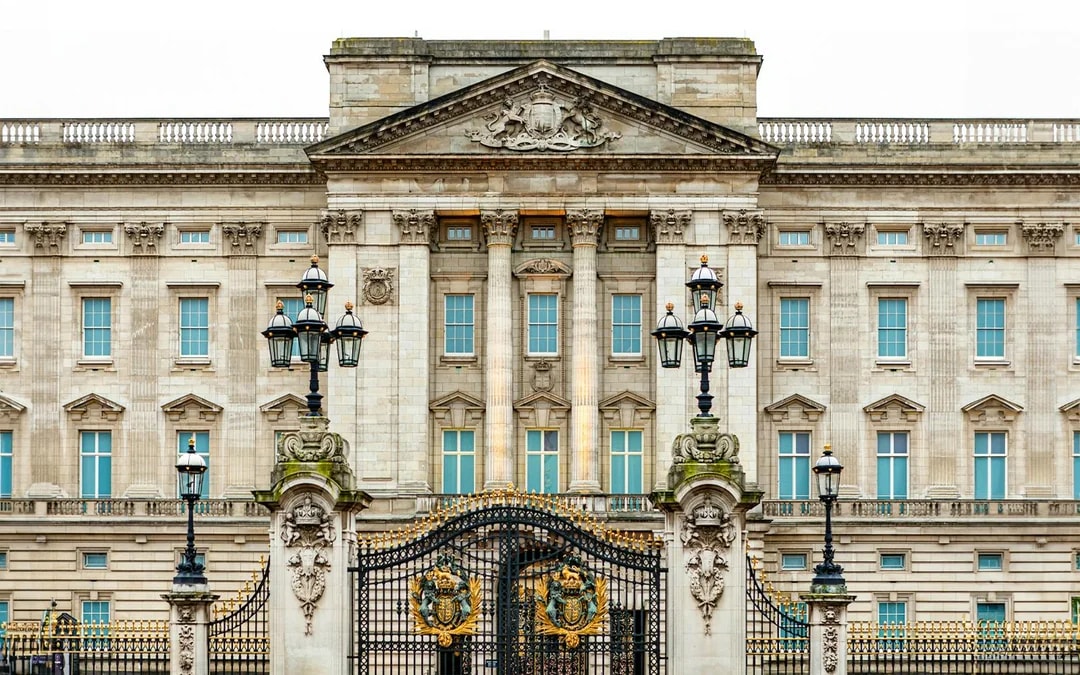 Buckingham Palace & Windsor Castle Full-Day Tour Image 1
