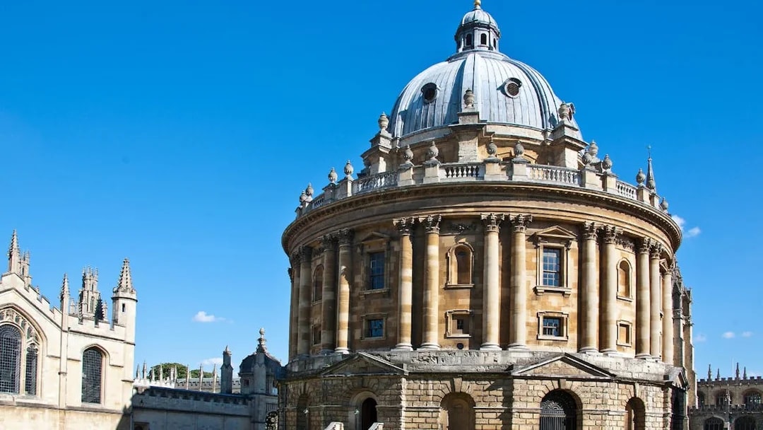 Radcliffe Camera in Oxford, part of the Oxford by Rail day tour from London.
