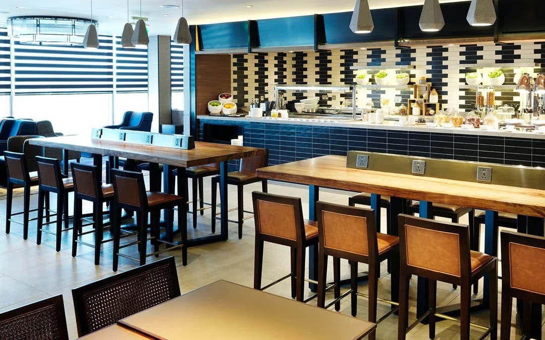 London Heathrow Airport: Plaza Premium Lounge at Terminal 4 Image 8