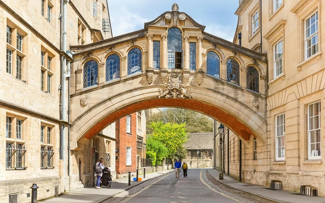 Guided Tour of the Cotswolds, Warwick, Oxford & Stratford-upon-Avon Image 2