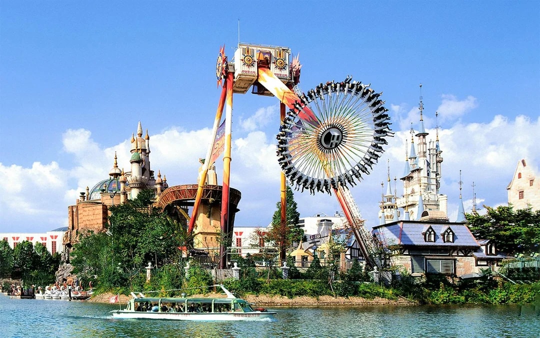 Lotte World Theme Park Tickets Image 1