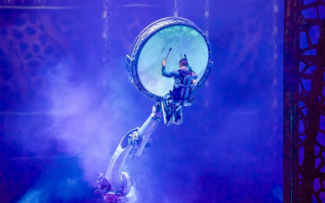 Luxury Dubai Canal Dinner Cruise with La Perle Show Gold Pass Image 9