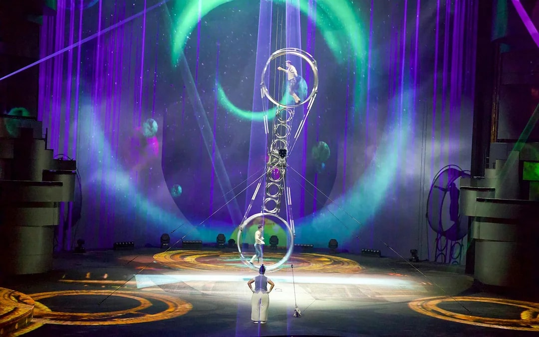 Luxury Dubai Canal Dinner Cruise with La Perle Show Gold Pass Image 10