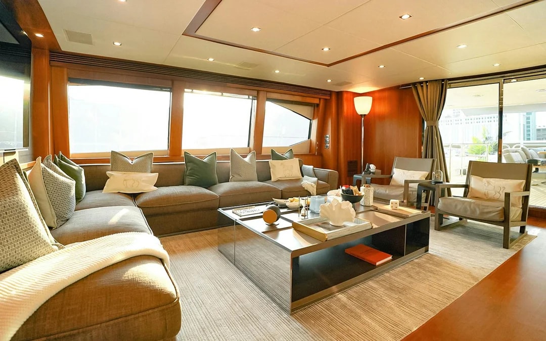 Luxury Superyacht Experience: VIP Dining, Premium Drinks, & Live Music Image 9