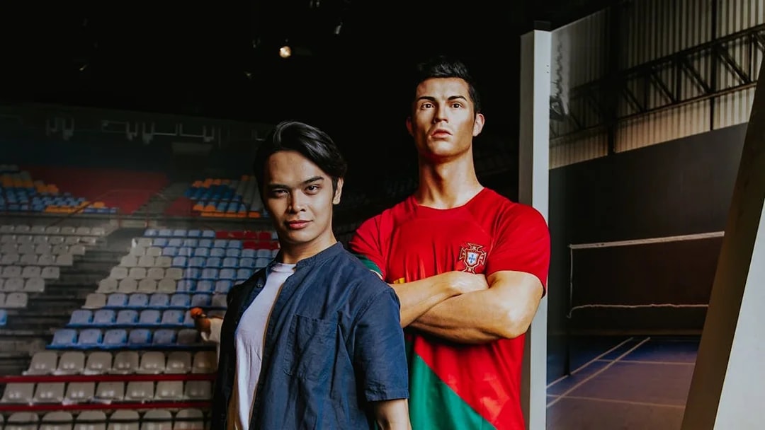 Person posing with Cristiano Ronaldo wax figure at Madame Tussauds Singapore.