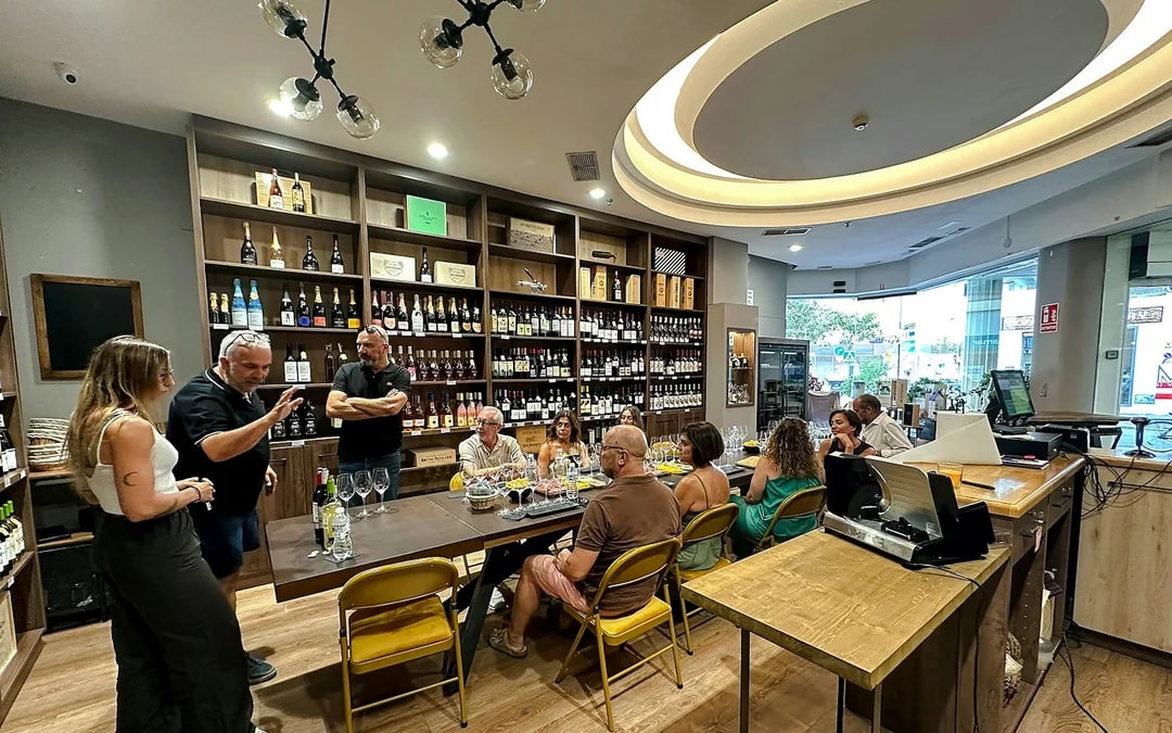 Málaga Andalusian Wine Tasting with 5 Wines and Local Bites Image 6
