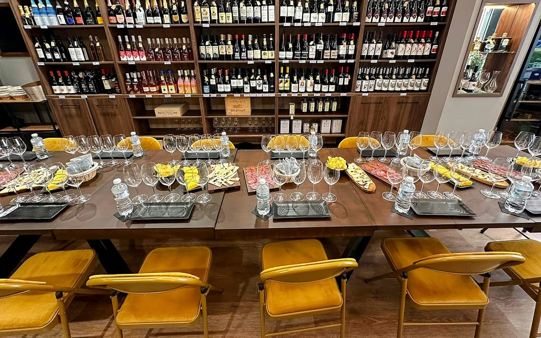 Málaga Andalusian Wine Tasting with 5 Wines and Local Bites Image 8