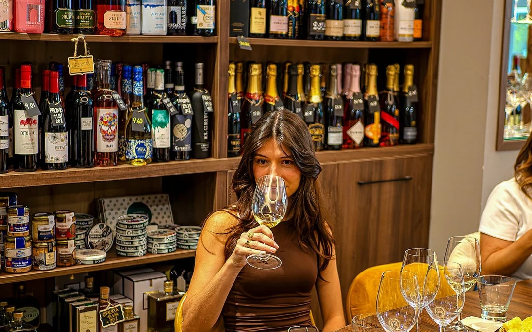 Málaga Wine Tasting with 5 Spanish Wines and Tapas Pairings Image 3