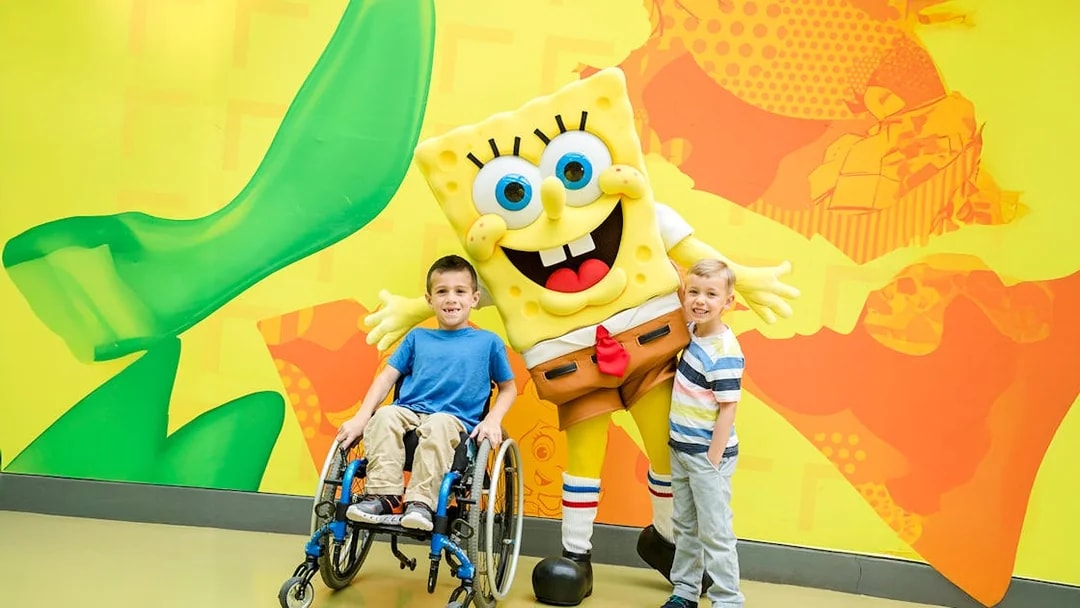 Young kids with Spongebob at Nickelodeon Universe, Mall of America.