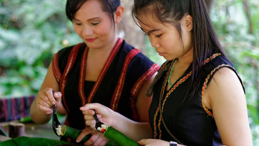 Women preparing traditional food at Mari Mari Cultural Village tour.