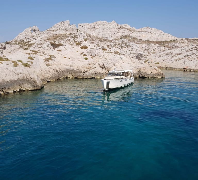 Cruise, Coffee and Swimming in the Calanques of Frioul