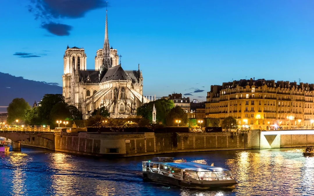 Maxim's Seine River Dinner Cruise with Live Music and Bistro Menu Image 5