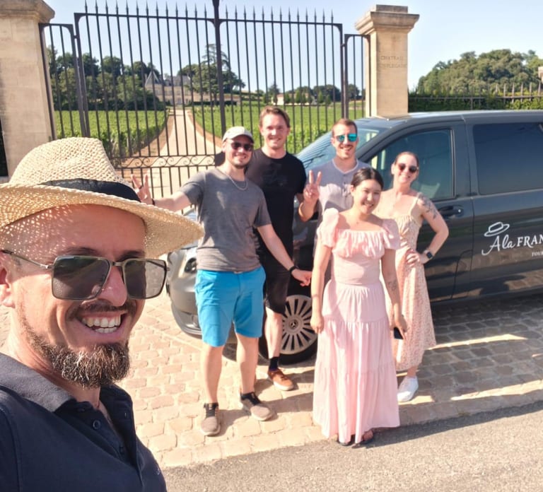 From Bordeaux: Medoc 2 Chateaux Tour, Wine & Gourmet Platter